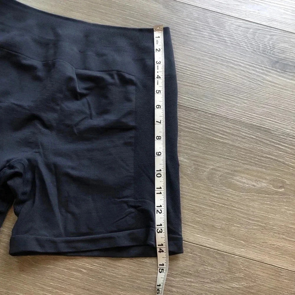 Navy Amazon High Waisted Seamless Compression Athletic Shorts Womens Size Large - Picture 8 of 9